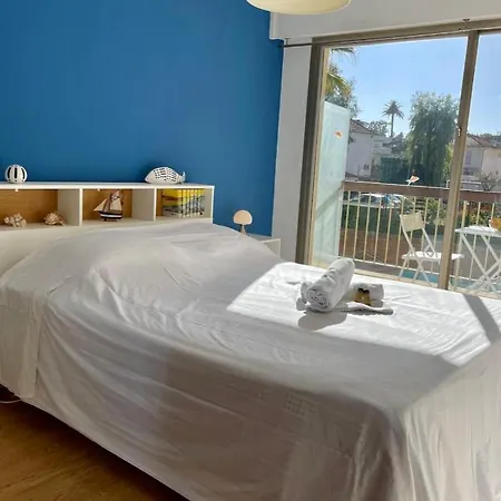 Feriehus Seafront One Bedroom With A Terrasse Swimming Pool And A Parking