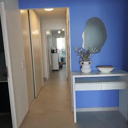 Seafront One Bedroom With A Terrasse Swimming Pool And A Parking *