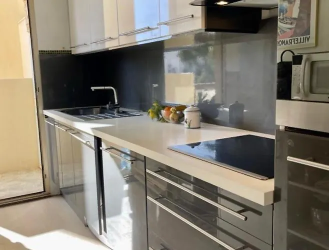 Seafront One Bedroom With A Terrasse Swimming Pool And A Parking *