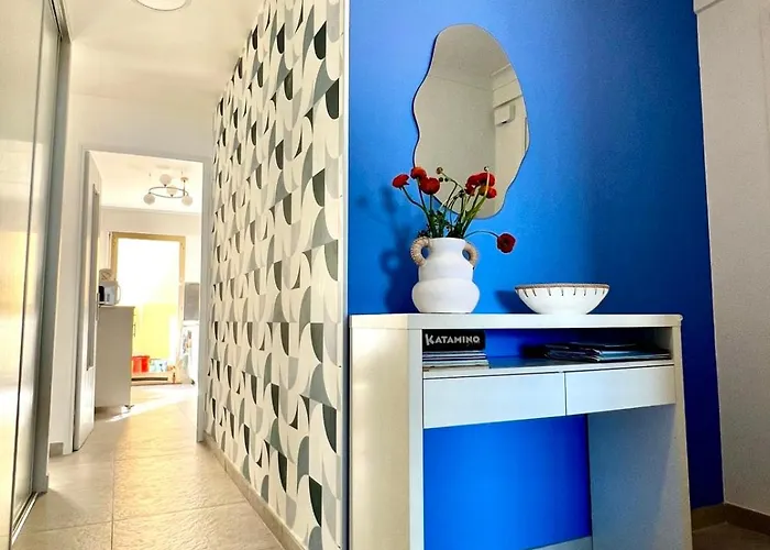 Seafront One Bedroom With A Terrasse Swimming Pool And A Parking Semesterbostad Antibes